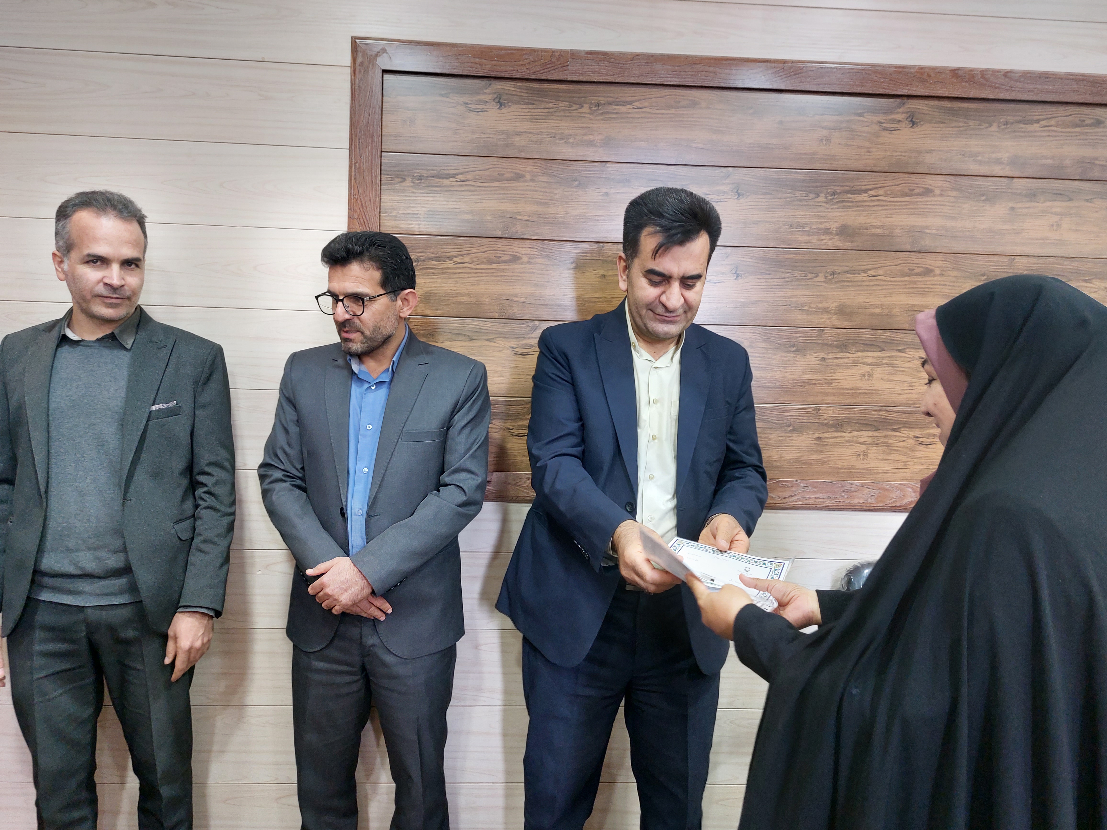 برگزاری آیین تجلیل از بانوان شاغل در معاونت تحقیقات و فناوری دانشگاه به مناسبت ولادت حضرت زهرا (س) و روز مادر